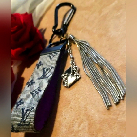 SOLD-Louis Vuitton Custom Monogram Bag Charm Keychain - Picture 9 of 11